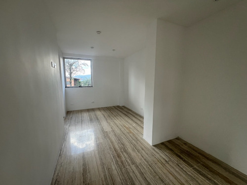 Vende Exclusivo Apartamento Con Terraza Y Vista Panorámica 360°, Urb. Colinas De Bello Monte, (sector Valle Arriba). Calle Cerrada Con Vigilancia, Edificio Boutique De Solo 3 Apartamentos, Privacidad.