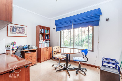 Casa En Venta De 4 Dorm. En Lo Barnechea