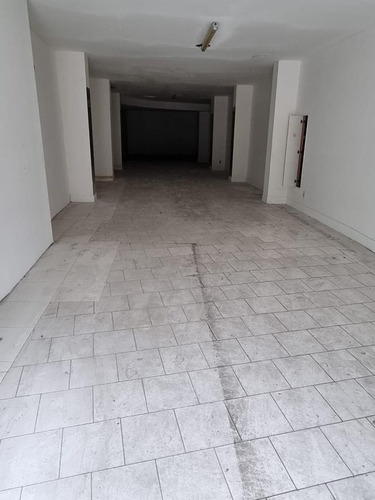 Imagen 2 de 8 de Local -local, 8 De Octubre Y Serrato, 5 Mts De Frente, 230 M2 !!