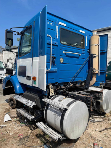 Imagen 4 de 10 de Camion Volvo Vnl En Corte