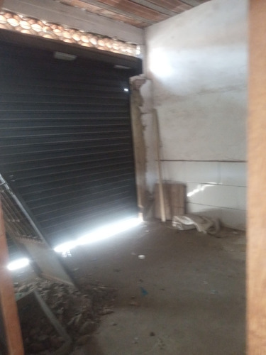 Área Com Piscina, 2 Casas, 6 Kitnet, 1 Loja !