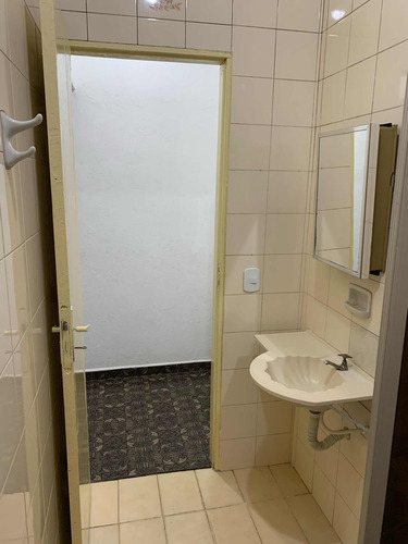 Casa De 3 Cômodos + Lavanderia Compartilhada