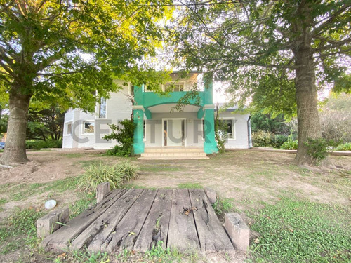 Venta De Casa 6 Ambientes 2 Dormitorios En Solares Del Carcarañá, Oliveros