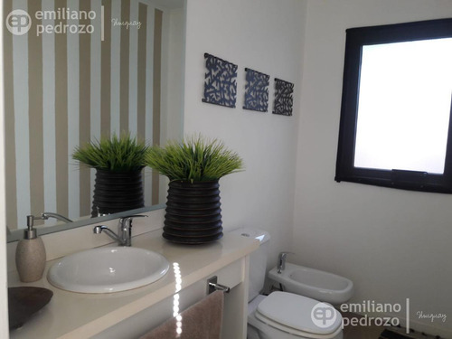 Venta Casa 2 Dormitorios Barrio Privado Parque Pinares, Punta Del Este