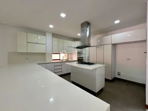 Casa En Arriendo En Loma Del Atravesado. Cod A776184
