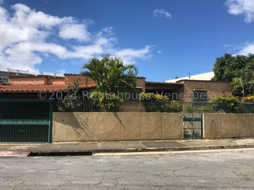Hermosa Casa De Una Planta Con Grandes Espacios Y Bella Terraza En Santa Paula. Mls # 25-13494 Lp
