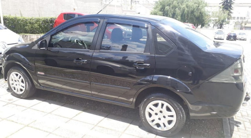 Imagem 1 de 8 de Ford Fiesta Sedan 1.6 Class 8v 4p