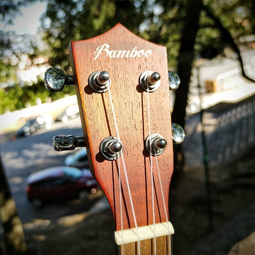 Imagen 6 de 8 de Ukelele Bamboo Concierto Blossom Sunburst C/funda Acolchada