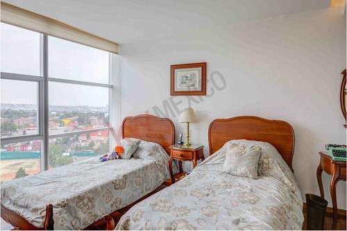 Penthouse De Lujo Con Espectacular Vista A La Ciudad En La Parte Baja De Las Águilas