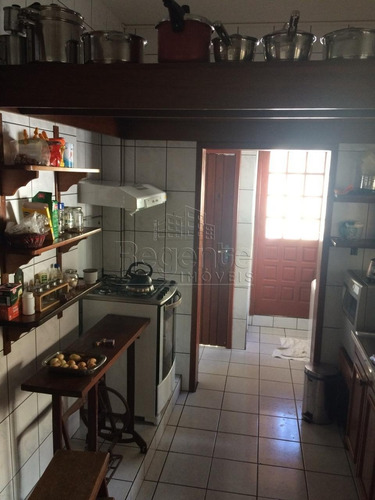 Casa Com 4 Quartos A Venda No Bairro Trindade Em Florianopolis. - V-81898