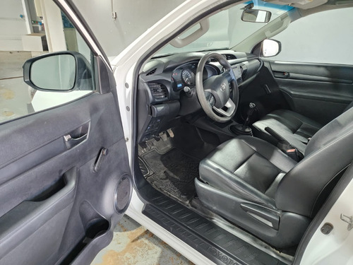 Imagen 9 de 11 de Toyota Hilux Cs Dx 4x2 2018 Sarthou