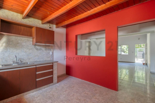 Imagen 7 de 17 de 481 Entre 25 Y 26. Casa Con 4 Dormitorios En Venta, City Bell.-