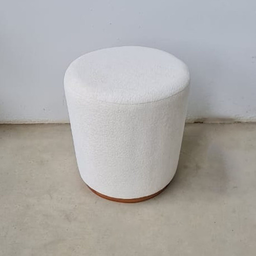Puff Barcelona Decorativo Com Bouclé Off White Base Madeira