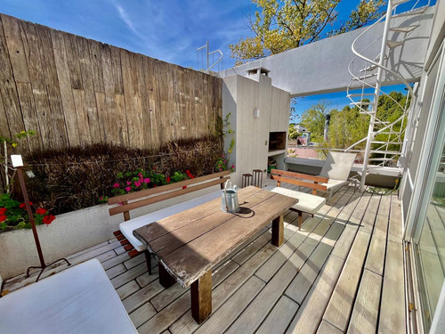 Acassuso Libertador Al Rio, Lindísima Casa En Venta Desarrollada En 3 Plantas