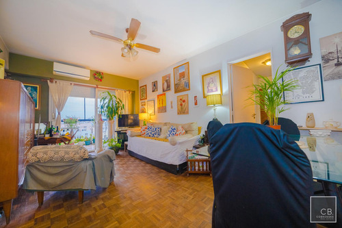 Departamento De 2 Ambientes De 53,73 M2. Piso Alto, Balcón. Cochera Fija. Apto Profesional. Flores