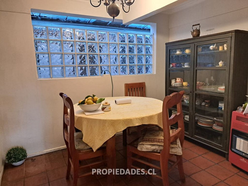 Casa En Venta De 4 Dorm. En Ñuñoa