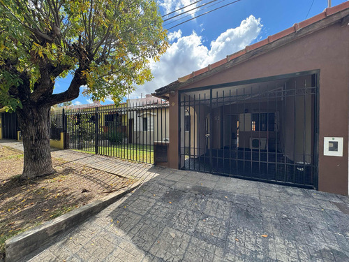 Casa 3 Dorm Barrio Mercantil