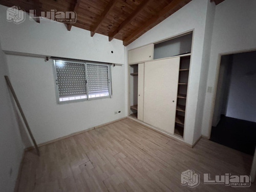 Cañada De Gómez Al 1700. Ph En Dúplex De 3 Amb Con Patio Y Dos Baños.