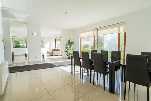 Departamento En Venta De 4 Dorm. Metro Manq. En Las Condes