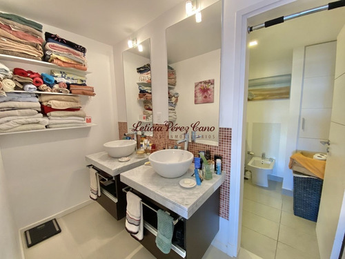 Imagen 8 de 14 de Venta De Apartamento De 2 Dormitorios En Edificio Icon Brava Punta Del Este