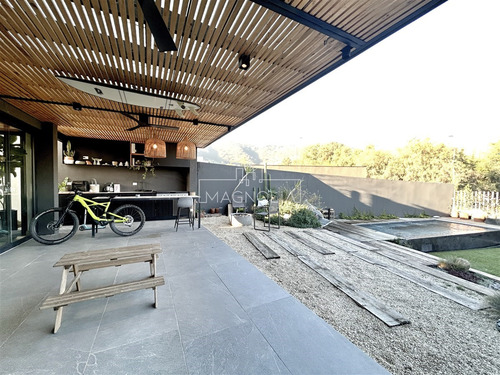 Casa En Arriendo De 4 Dorm. En Lo Barnechea