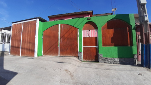 Casa De Dos Pisos En Venta, Antofagasta
