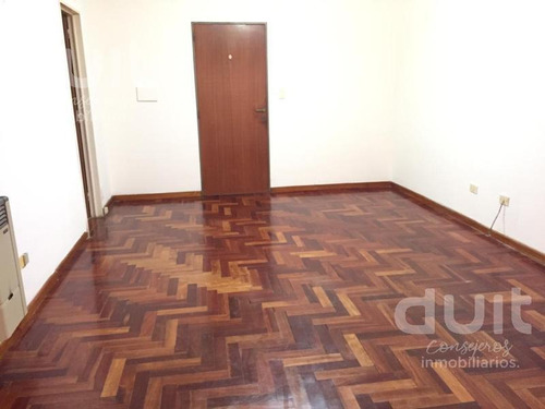 Amplio Departamento Un Dormitorio Con Balcón - Vista Al Frente