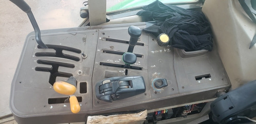 Trator Jonh Deere 4x4 6110 J - Ano 2013