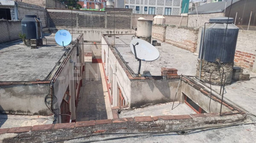 10 Metros De Frente Y A Dos Calles De La Tapo
