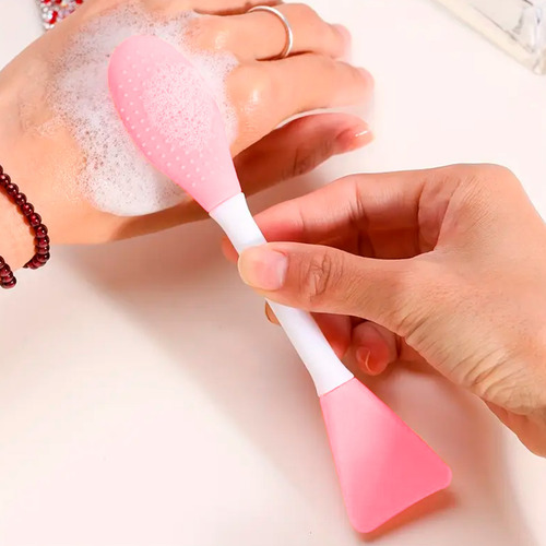 Cepillo Facial 2 En 1 Diler Cerdas De Silicón Para Limpieza Y Espátula Aplicadora De Mascarillas Cremas Sérums Skincare Diario Reutilizable Y Suave Con Todo Tipo De Piel Color Rosa