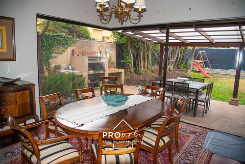 Casa En Venta De 6 Dorm. En Lo Barnechea