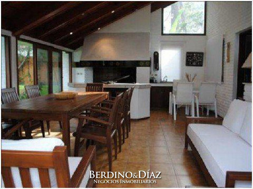 Hermosa Casa En Venta Con Un Entorno Natural Excepcional En Cantegril De Punta Del Este- Ref: 61
