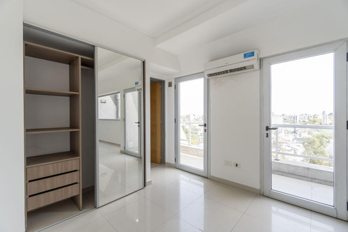 Venta Monoambiente Con Cochera. Balcón, Parrilla, Luminoso. A Estrenar Parque Chas