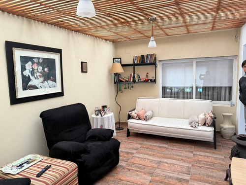 Venta Casa Con Parque Pileta, Parque Leloir, Ituzaingo.