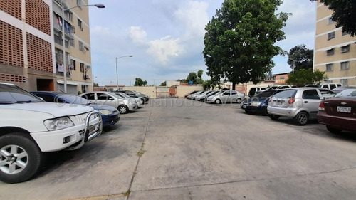 Imagen 21 de 30 de Apartamento En Alquiler Centro Barquisimeto, Semi Amoblado, Cantv E Internet, Servicio Agua Constante, Gas Directo. Información Al 0424-5620928 Flex 22-25591 Z09