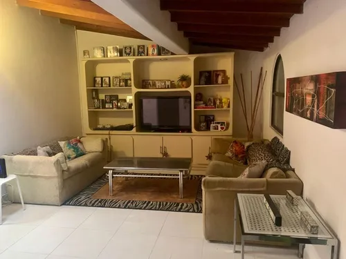 Casa En Venta En El Poblado, Los Gonzalez. Cod V9375