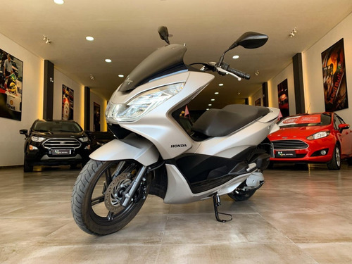 Imagem 1 de 7 de Honda Pcx 2017 Bem Conservada (rodrigo)