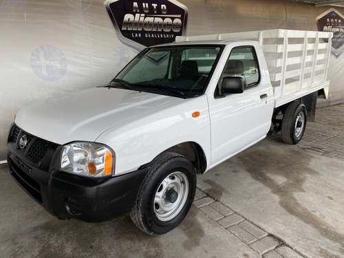 Imagen 1 de 15 de Nissan Np300 2015 2.4 Estacas Dh Mt