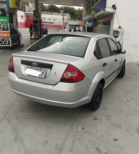 Imagem 7 de 8 de Ford Fiesta 2005 1.0 Personnalité 5p