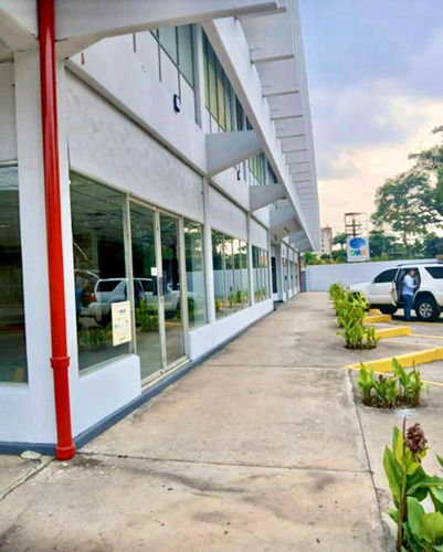 Mundo Inn Vende Centro Comercial Ubicado Al Este De Barquisimeto, Zona De Alto Trafico