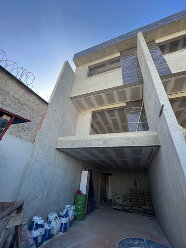 Imagem 17 de 22 de Ótima Casa Triplex De 3 Quartos No Xangrilá ! - 4208