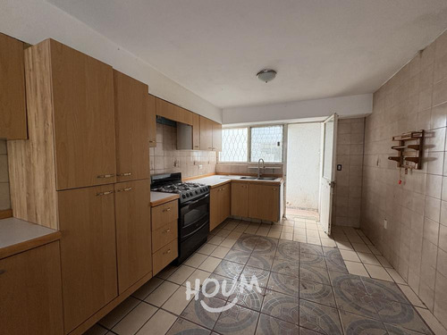Casa En Colinas De San Javier, Guadalajara Con 7 Recámaras, 1305 M², Id: 151607