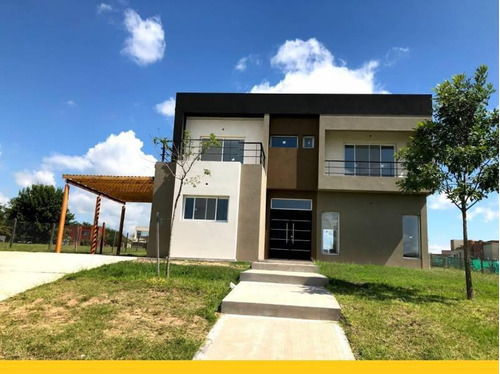 Casa En Venta De 3 Dormitorios En San Matias Area