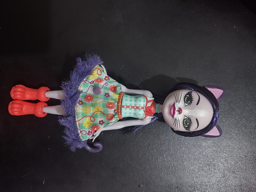Muñeca Enchantimals Ciesta Gato Con Ropa U (Usado)