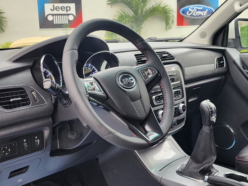 Jac T6
