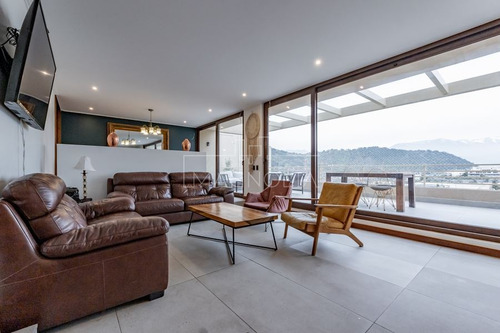 Casa En Venta De 4 Dorm. En Lo Barnechea