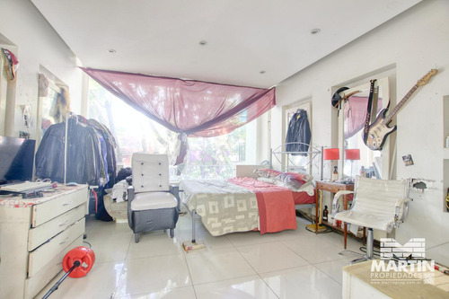 Local De 170 M2 Cubiertos, 2 Baños, 2 Subsuelos Y Jardín, A Metros De Alvear.
