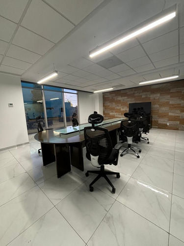 Oficina Renta, Novo Emerald Business And Health Center.