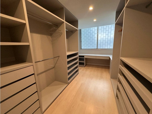 Apartamento En Venta Remodelado En Altamira Con Balcón