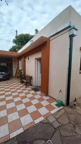 Imagen 10 de 12 de Casa En Venta De 3 Ambientes C/ Cochera En Quilmes